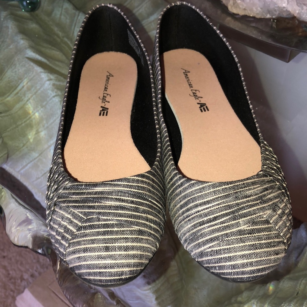 SZ 8 DENIM PATTERNED FABRIC RUBBER SOLE. EXCELLENT CONDITION
